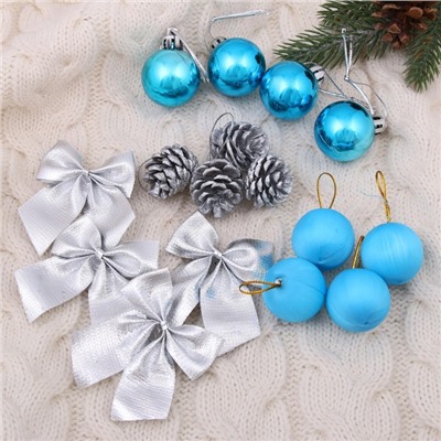 Ёлочные игрушки «Карнавал», набор 16 шт. (4 бантика, 4 шишки, 8 шаров) серебристый/голубой