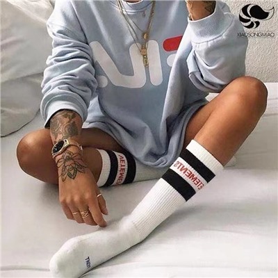 Tide brand Vete Black Red Bar Black and White Bar Vt Vit Monter Yang Mi The same men's and women's Sports Cotton Men's Middle Socks