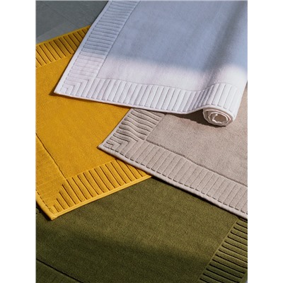 Коврик для ванной с фактурным бортиком белого цвета из коллекции Essential, 50х80 см