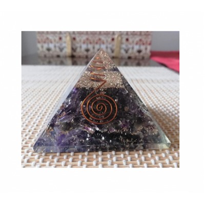 Оргонитовая Пирамида с Настоящими Аметистами, Real Amethyst Orgonite Pyramid, произв. Kalyan Puja
