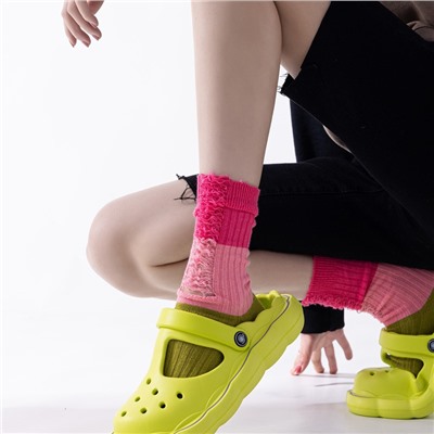 Coarse -line -colored broken beggar socks new men and women medium high tube socks, color stitching pile of cotton socks