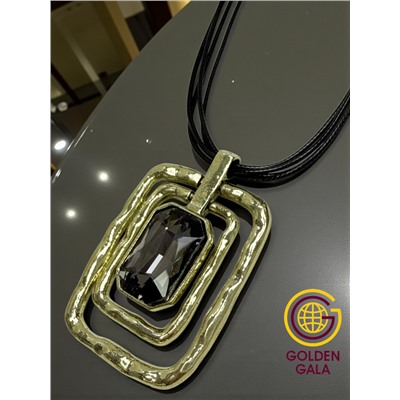 Кулон на кожаном шнурке "Женская грация" Арт КШ2130/08