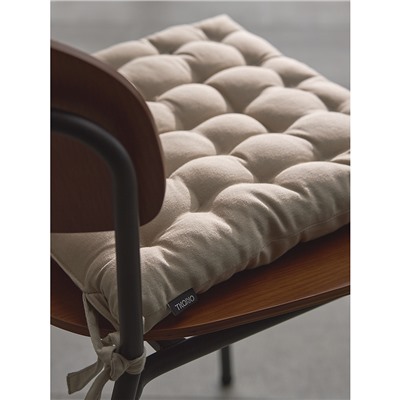 Подушка на стул из хлопка бежевого цвета из коллекции Essential, 35х35 см