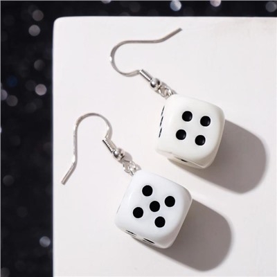 Серьги пластик «Кости» игральные кубики, цвет чёрно-белый