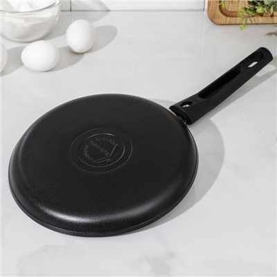 Сковорода блинная KUKMARA «Традиция», d=20 см, съёмная ручка, антипригарное покрытие, алюминий, чёрная