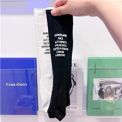 Tide brand SK niche big long today's alphabet printing socks black and white rolling mid -socks in spring and summer men and women pile up socks