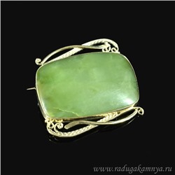 Брошь нефрит 40*37мм.