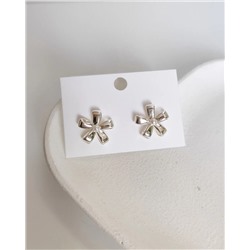 Стильные серьги