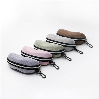 Футляр на молнии цветной с карабином №3