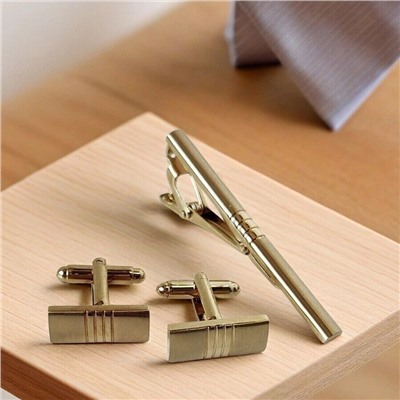 Набор запонок и зажима для галстука в футляре