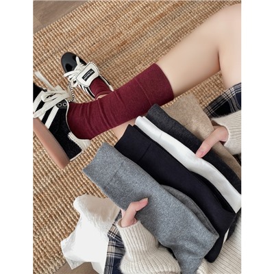 Colored burgundy cotton knee socks, mid-length
