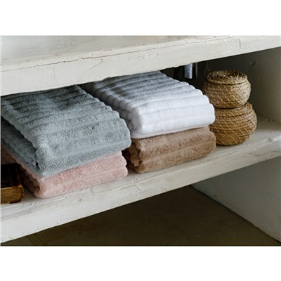 Полотенце для рук Waves бежевого цвета из коллекции Essential, 50х90 см