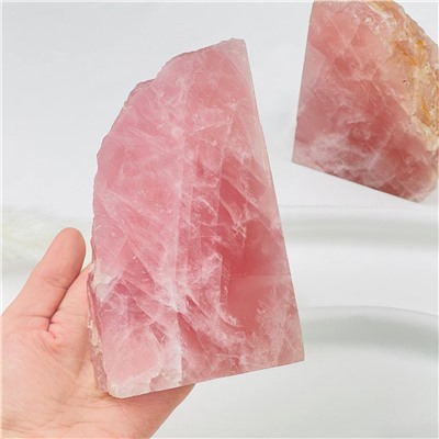 Радуга Самоцветов Держатель для книг из мадагаскарского Розового кварца