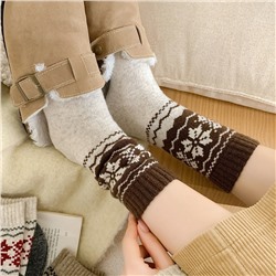 Winter warm retro woolen Japanese demi-season socks, with snowflakes