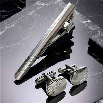 Набор запонок и зажима для галстука в футляре