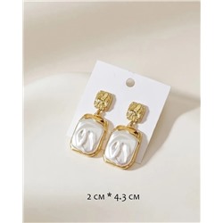 Стильные серьги