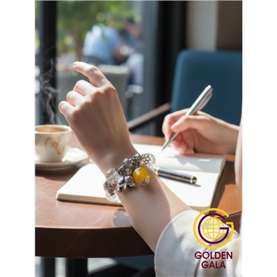 Браслет женский с кристаллами на резинке БР12/01 (перламутрово-прозрачный)