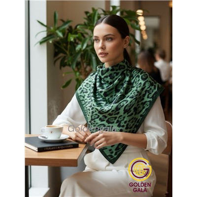 Платок утепленный Леопардовый Арт 3111/7 травяной с зеленой каймой