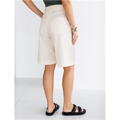 Шорты-бермуды с защипами