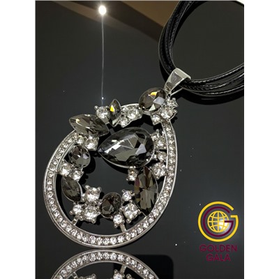 Кулон на кожаном шнурке "Женская грация" Арт КШ2130/16