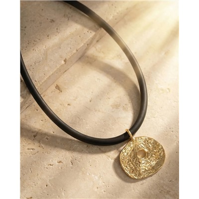 Кулон на шнурке