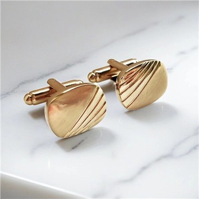 Набор запонок и зажима для галстука в футляре