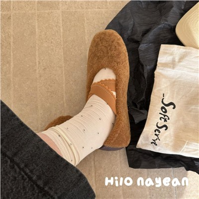 Breathable white brand socks, mid-length, absorbs sweat and smell