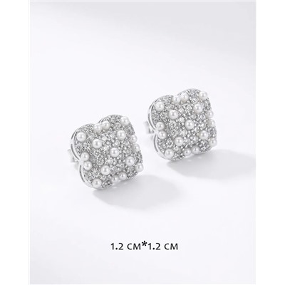 Стильные серьги