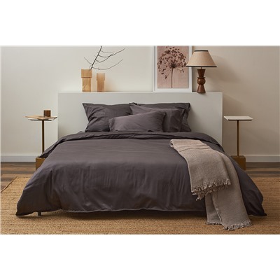 Простыня на резинке из премиального сатина темно-серого цвета из коллекции Essential, 200х200х30 см