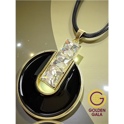 Кулон на кожаном шнурке "Женская грация" Арт КШ2130/27