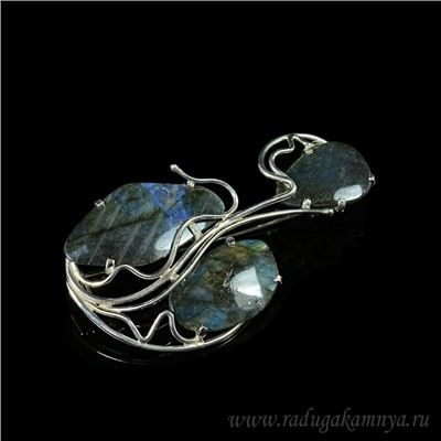 Брошь из лабрадора 70*38мм.