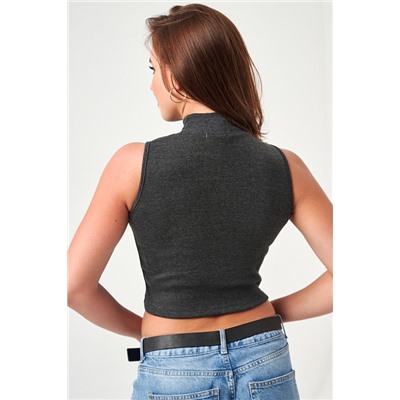 Женский топ 52714  укороченный с горлом / темно-серый