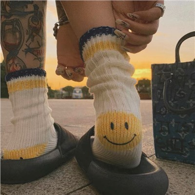 Hiuda and Honghong wool rough needle smiley face and thick Japanese style Japanese work -colored stripes, men's and women's middle sock socks