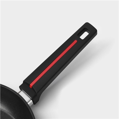 Сковорода Magistro Flame, d=24 см, h=4.7 см, кованый алюминий, ручка soft-touch, антипригарное покрытие, индукция, чёрная