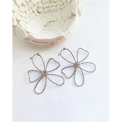 Стильные серьги