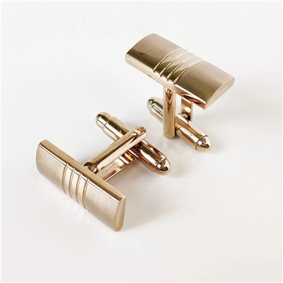 Набор запонок и зажима для галстука в футляре