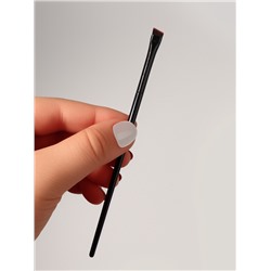 Кисть для макияжа бровей и глаз, плоская, 14±1 см, чёрная