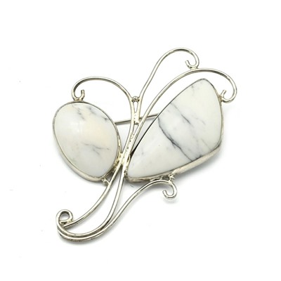 Брошь из кахолонга 70*50мм.