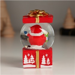 Снежный шар новогодний стеклянный «Персонаж в подарке», 4.5×4.5×7.3 см, МИКС