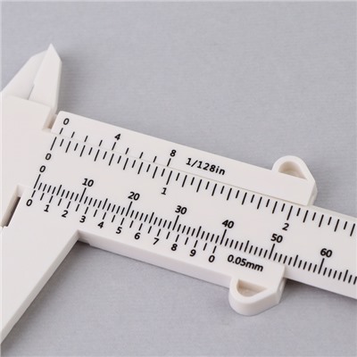 Штангенциркуль для разметки бровей, 21×7.5 см, белый