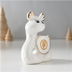 Фигурка керамика «Белая змейка с бантиком, с монеткой $», с золотом, 3×7.5×9.3 см