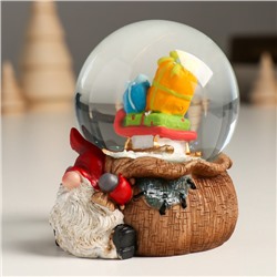 Снежный шар новогодний стеклянный «Гном с мешком», полистоун, 7×8×9 см