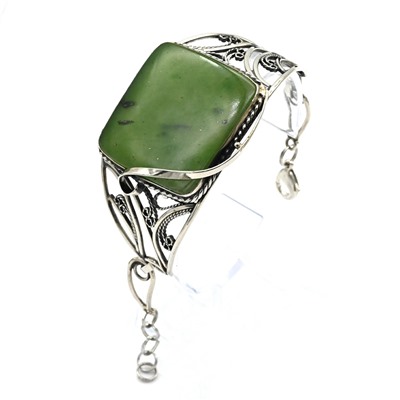 Браслет из нефрита, 19см.