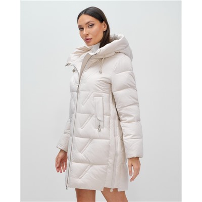 Куртка зимняя женская классическая с капюшоном бежевого цвета 7671B