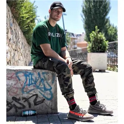 Tide brand Vete Black Red Bar Black and White Bar Vt Vit Monter Yang Mi The same men's and women's Sports Cotton Men's Middle Socks