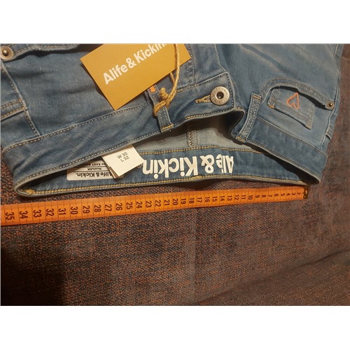 Jeans Mid Rise Easy Bootcut  30/32 и 32/32  Alife & Kickin