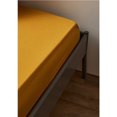 Простыня на резинке из премиального сатина горчичного цвета из коллекции Essential, 200х200х30 см