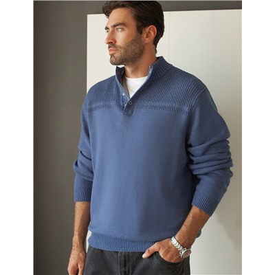 Свитер фактурной вязки с застежкой на крупные кнопки