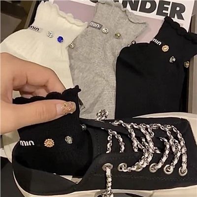 After the European goods light luxury trend, the mm letter inlaid diamonds, lace -sized socks, socks, women's net red sweet socks