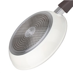 Сковорода с антипригарным покрытием д22см "Hygge", h4,5см, s3,3мм, дно д17,8см, s3,8мм, кованый алюминий, съемная бакелитовая ручка с покрытием "soft-touch", молочный/коричневый, "TalleR" (Китай) Подходит для всех видов плит, включая индукционную.